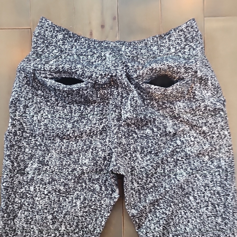 Lululemon Athletica Black and Gray PatternedJogger Pants, Size 2 - Picture 4 of 9